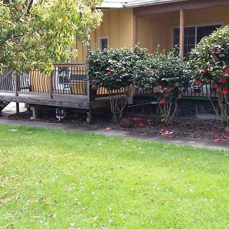 Redwood Inn Уилиц Екстериор снимка