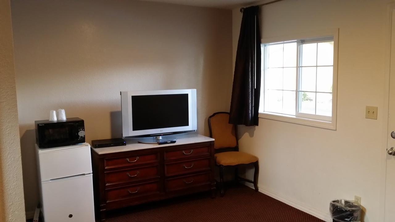 Redwood Inn Уилиц Екстериор снимка