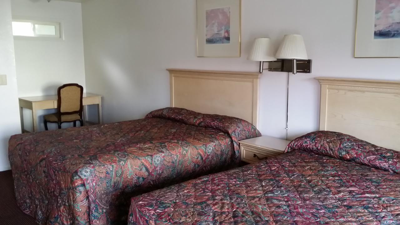 Redwood Inn Уилиц Екстериор снимка