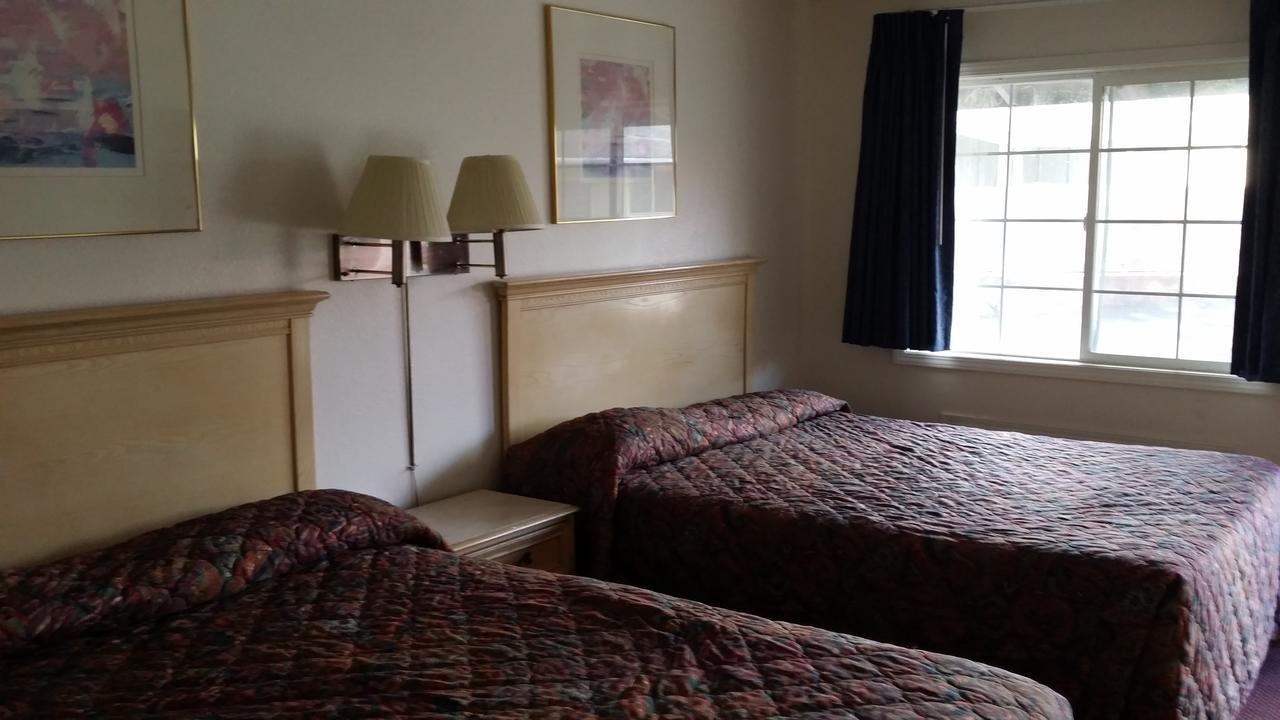 Redwood Inn Уилиц Екстериор снимка