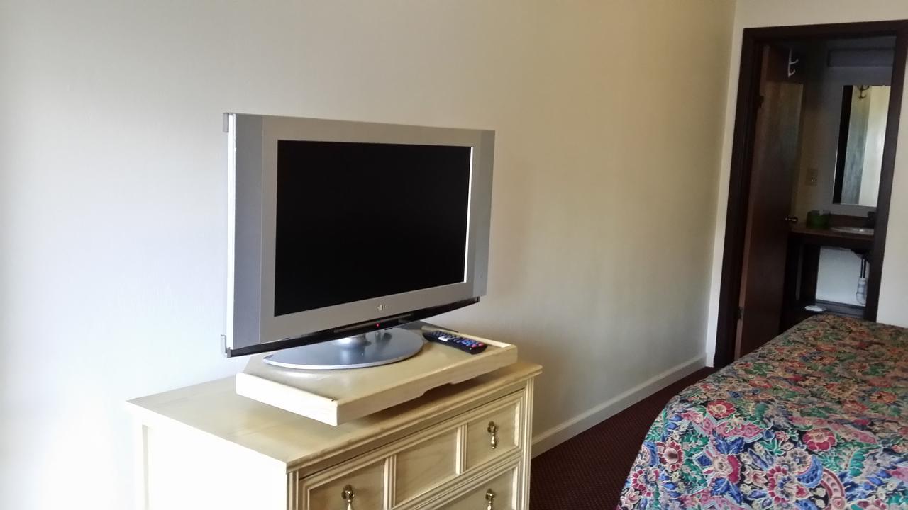 Redwood Inn Уилиц Екстериор снимка