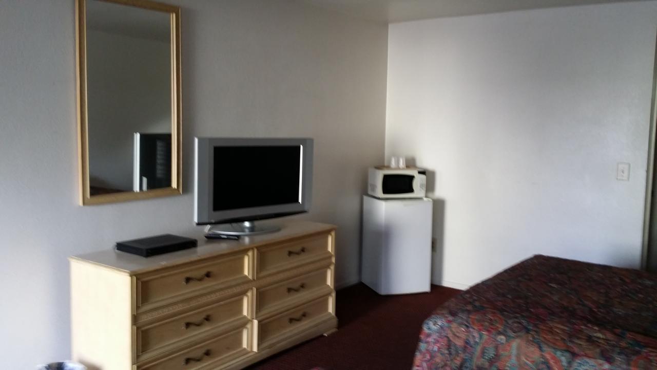 Redwood Inn Уилиц Екстериор снимка